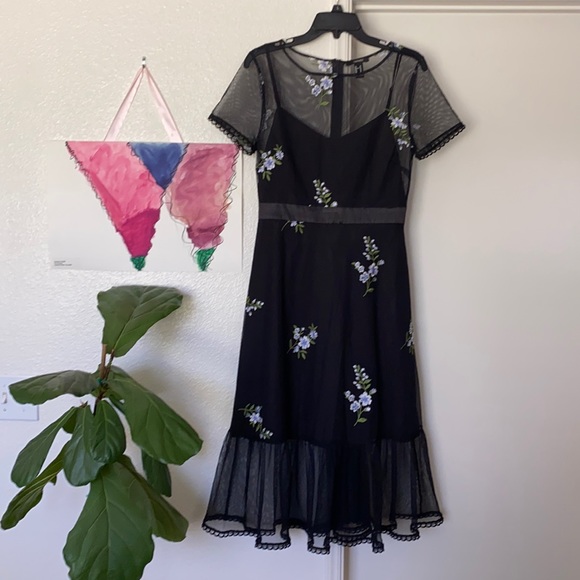 Forever 21 Dresses & Skirts - Forever 21 Embroidered Dress Size Med VEUC